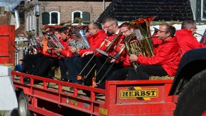 Zonnige Koningsdag in Ternaard