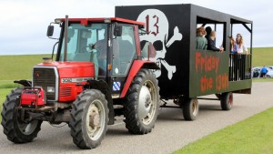 VIDEO: Feestelijke optocht tijdens dorpsfeest Paesens – Moddergat