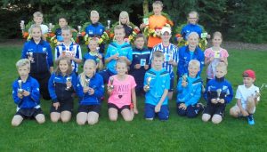Veel jeugd nemen deel aan kaatspartij Paesens-Moddergat