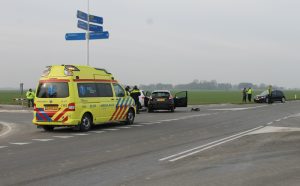 Automobilist(e) gewond bij Oosternijkerk