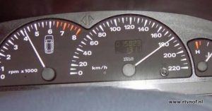 Met meer dan 130 km per uur over Triemsterloane in Kollumerzwaag - RTV NOF