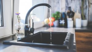 Waterleidingbreuk in Dokkum zorgt voor problemen in de regio
