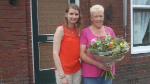 VIDEO: Simmerblomke voor Elly Loonstra uit Engwierum