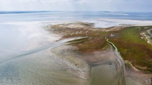Bestuurders tekenen op unieke locatie voor fietsen langs Waddenzee
