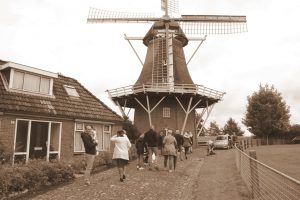 Trouwen onder de wieken van de Molen in Munnekezijl