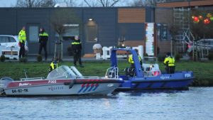 Politie zoekt met boten naar vermiste vrouw