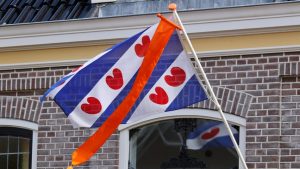 Koningsdag Niawier, lekkerste taart en eieren gooien