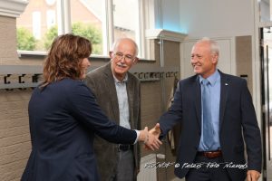 Boek presentatie biografie Anders Minnes Wybenga, getiteld; Yn eigen taal