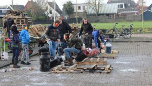 VIDEO: Jeugd knalt erop los in Oosternijkerk - RTV NOF