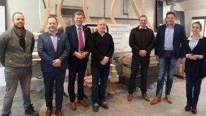 Gemeentebestuur bezoekt JKD Keukens en Interieur