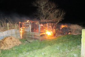 Brand in strohok langs Kolkensloane Driezum