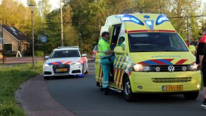 Auto met drie inzittenden op de kop bij De Falom