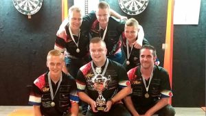Dartteam Simply The West voor derde keer op rij Fries kampioen darts