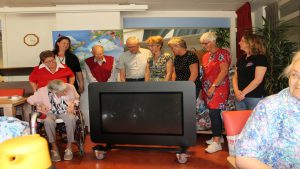 Bewoners De Skûle blij met Beleef TV