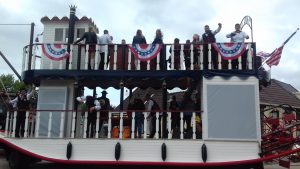 Optocht van versierde wagens in Morra/Lioessens