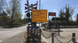 Spoorwegovergang in De Westereen tijdelijk afgesloten