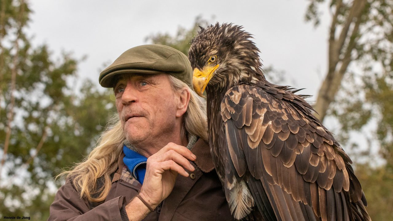 VIDEO: Karel ‘The Birdman’ zorgt voor verbinding tussen vogel en mens
