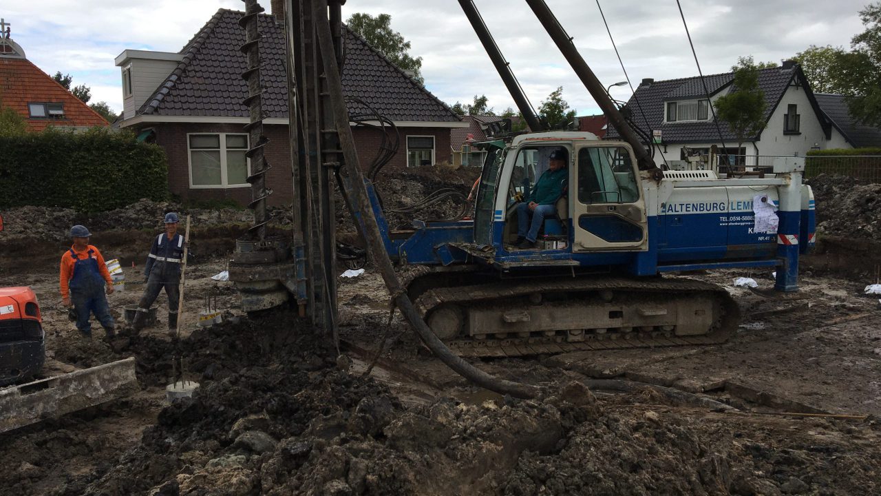 VIDEO: Jan Visser geeft startsein voor nieuwbouw Lichtpunt in Kollumerzwaag