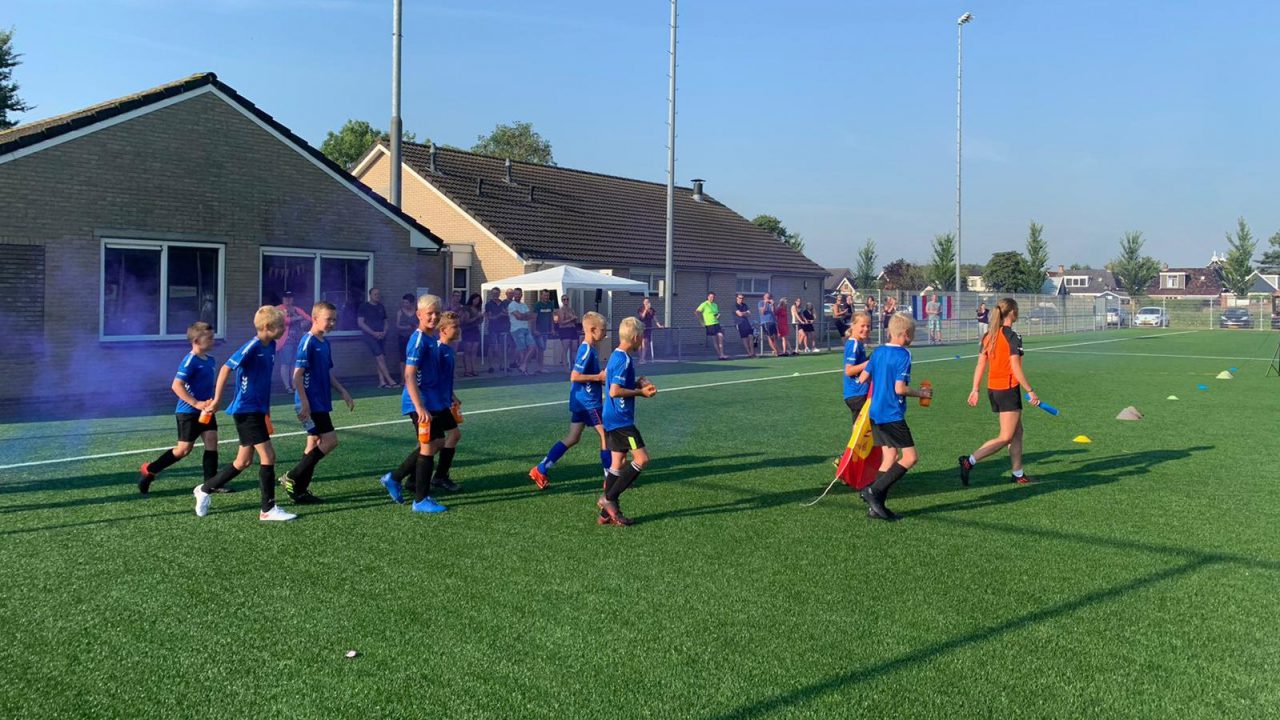 VIDEO: Voetbalkamp Avontuurlijk van start