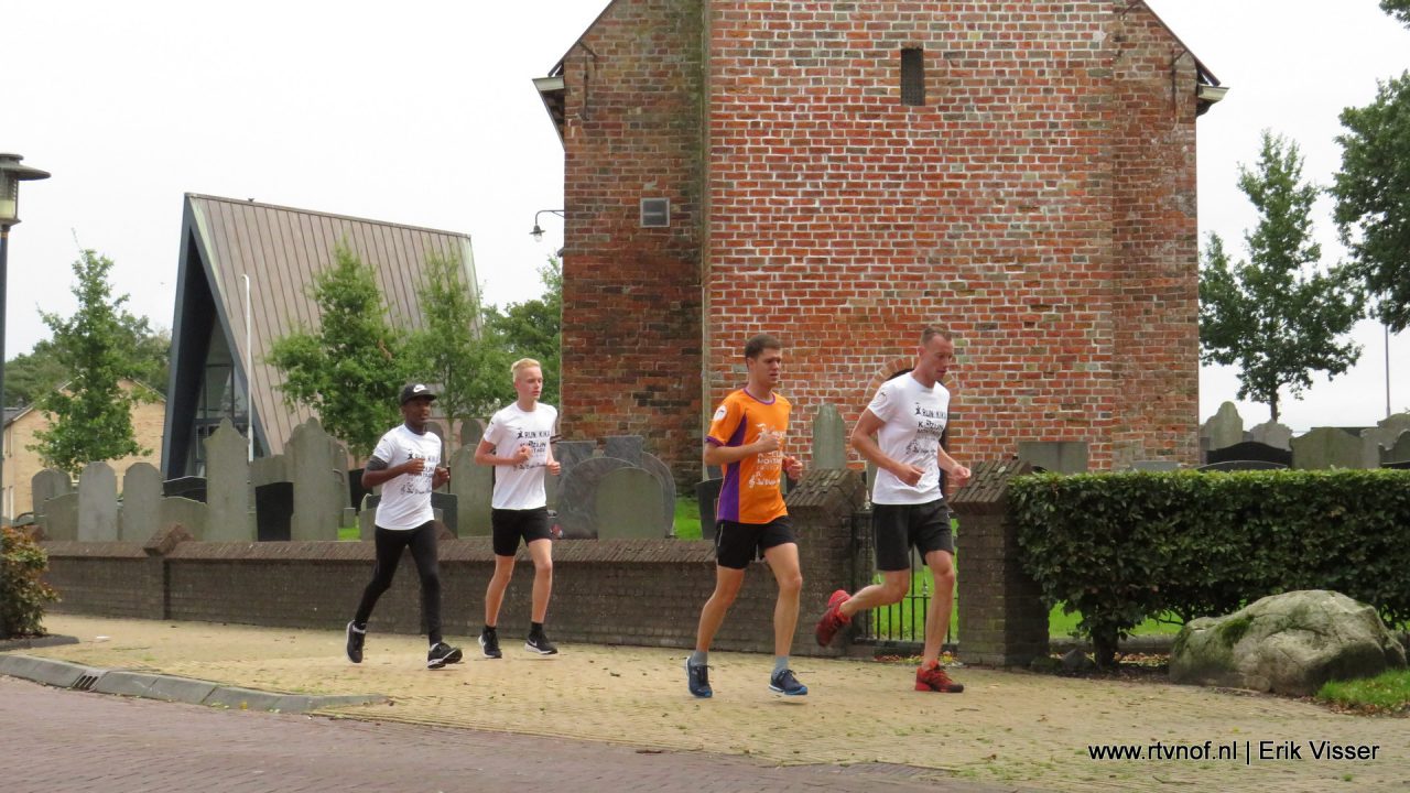 Reinder van der Veen loopt de marathon van Kollumerzwaag