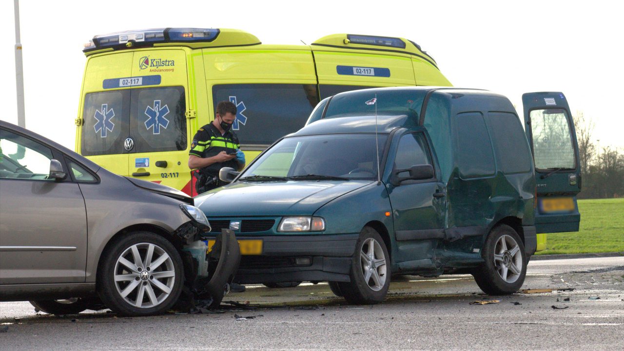 Veel schade op berucht kruispunt Burdaard