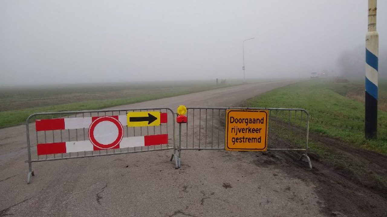 Olde Borchweg Munnekezijl na dikke week weer open voor verkeer