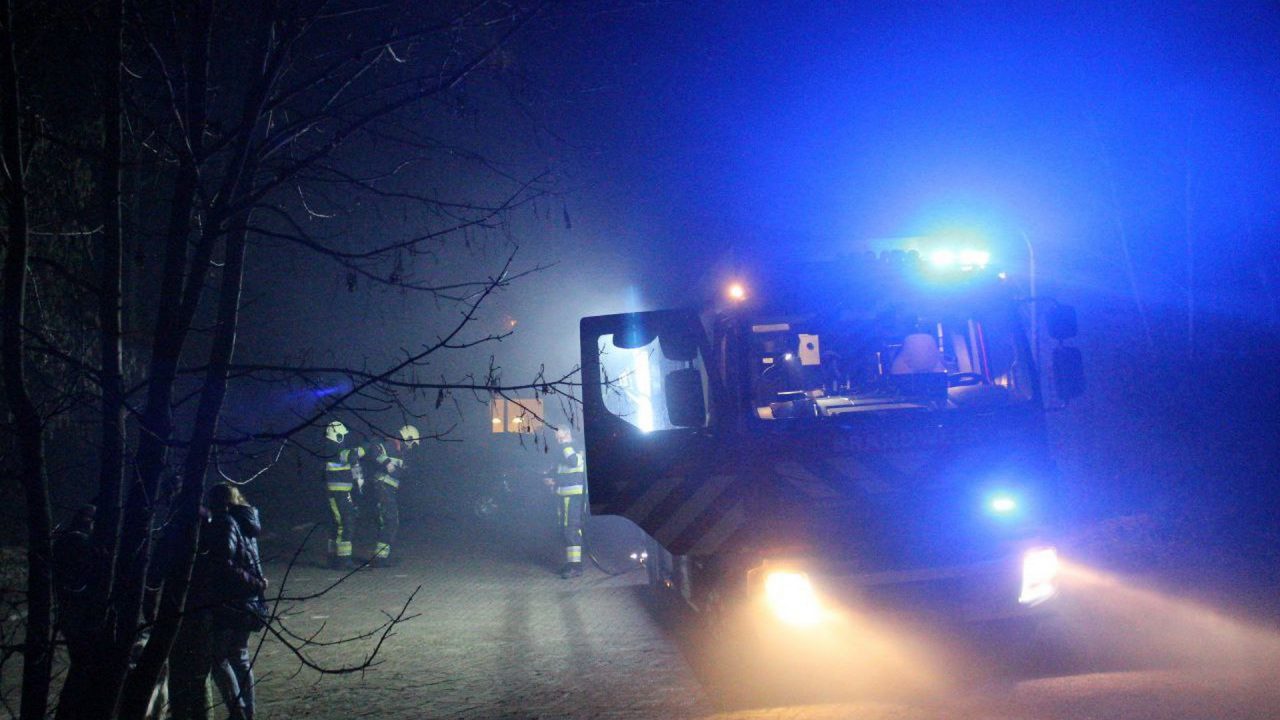VIDEO: Uitslaande brand in dak van woning De Triemen