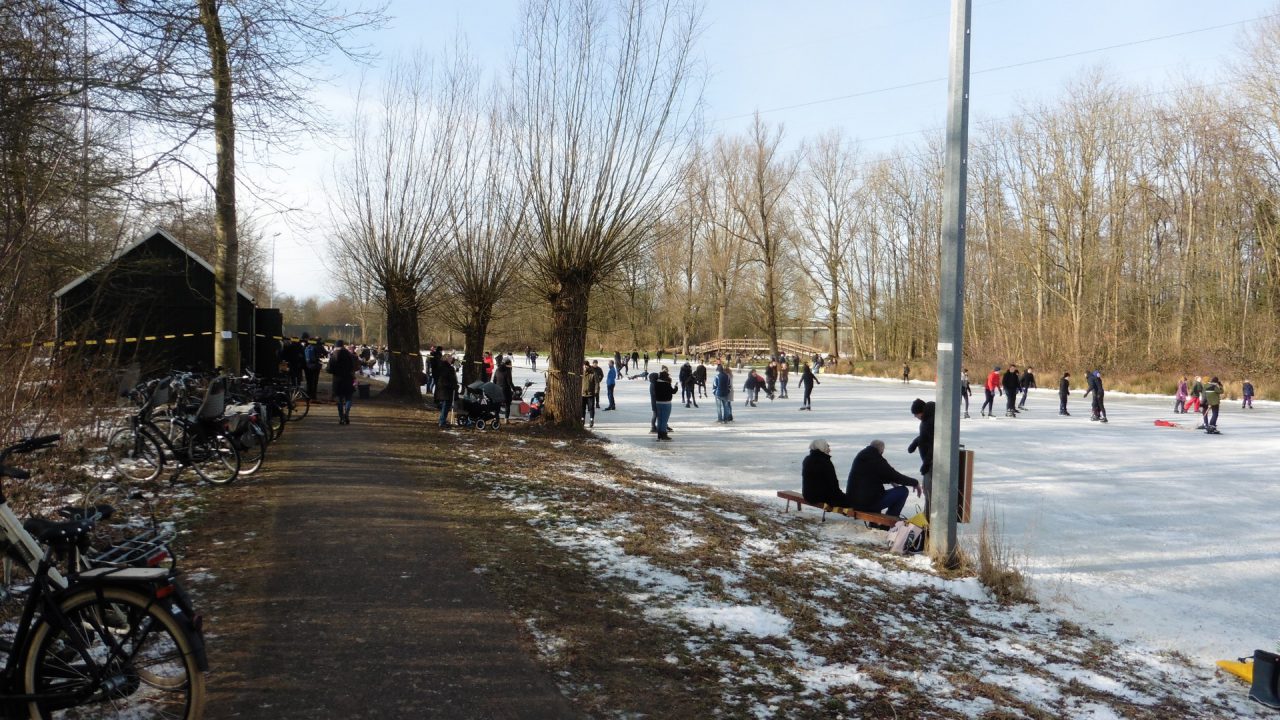 Nagenieten winterpret op ijsbaan Hurdegaryp