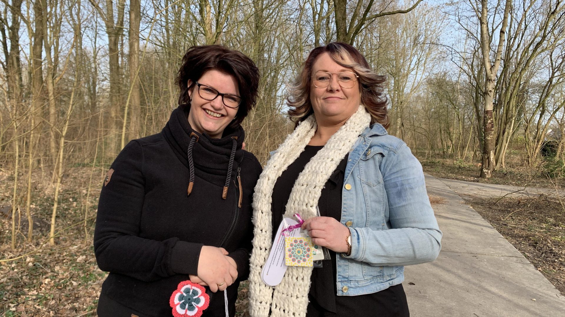 VIDEO: Dokkumer 'freubeltantes' steken voorbijgangers hart onder de