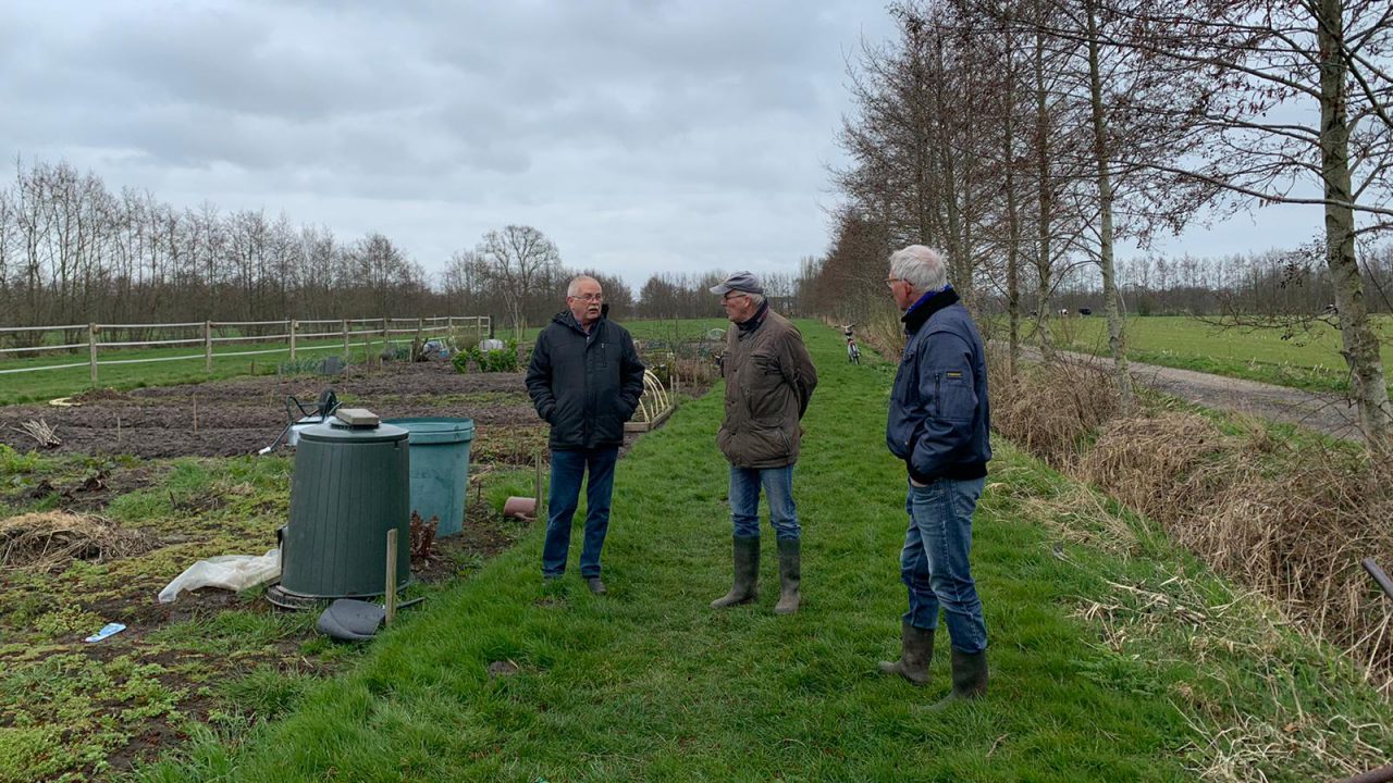 VIDEO: Vol op actie bij de volkstuin in Kollumerzwaag: 