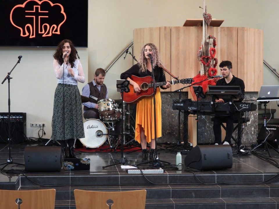 VIDEO: Digitale viering Pinksterfeest Veenklooster