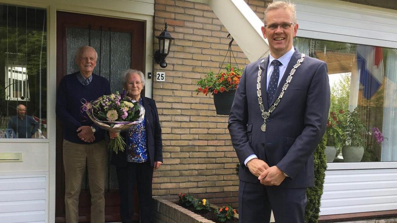Echtpaar Hoekstra-Hoekstra uit Mûnein 65 jaar getrouwd