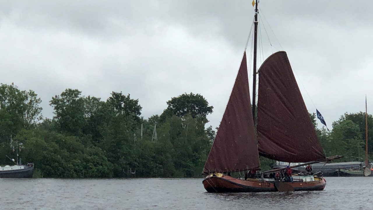 Grote schoolreisjes weer mogelijk: Amsterdammers zeilen in Earnewâld
