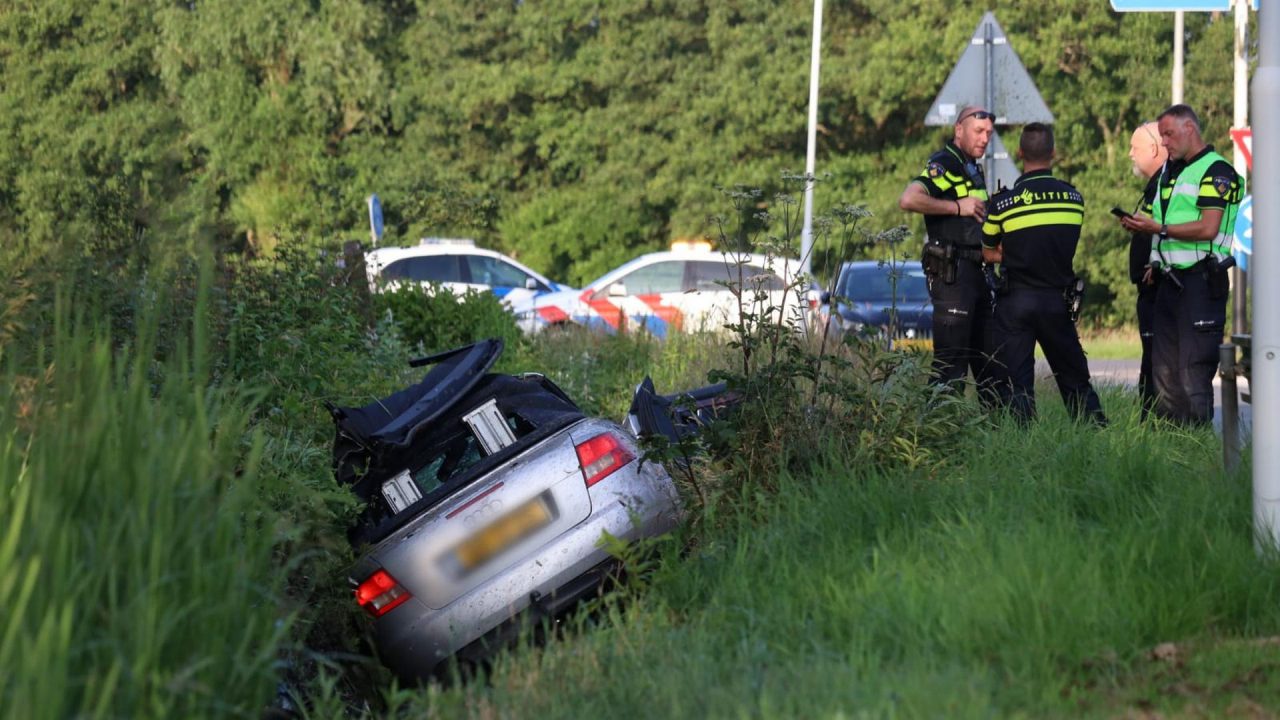 Autobestuurder raakt zwaar gewond bij Surhuizum