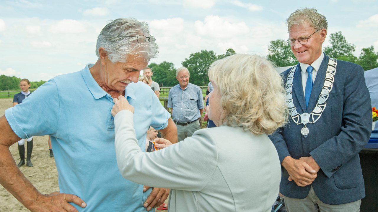 Tabe Annema uit Boelenslaan koninklijk onderscheiden