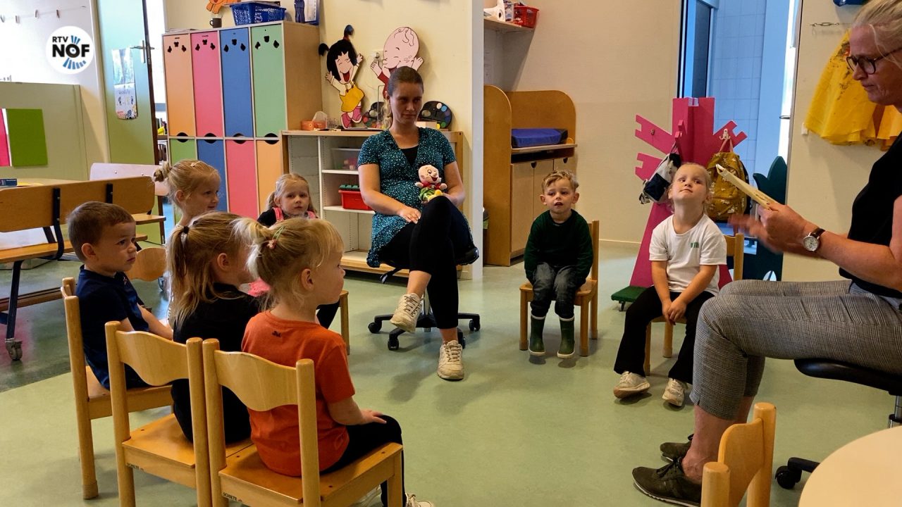 VIDEO: Peuters voorgelezen uit speciale jubileumeditie Tomke