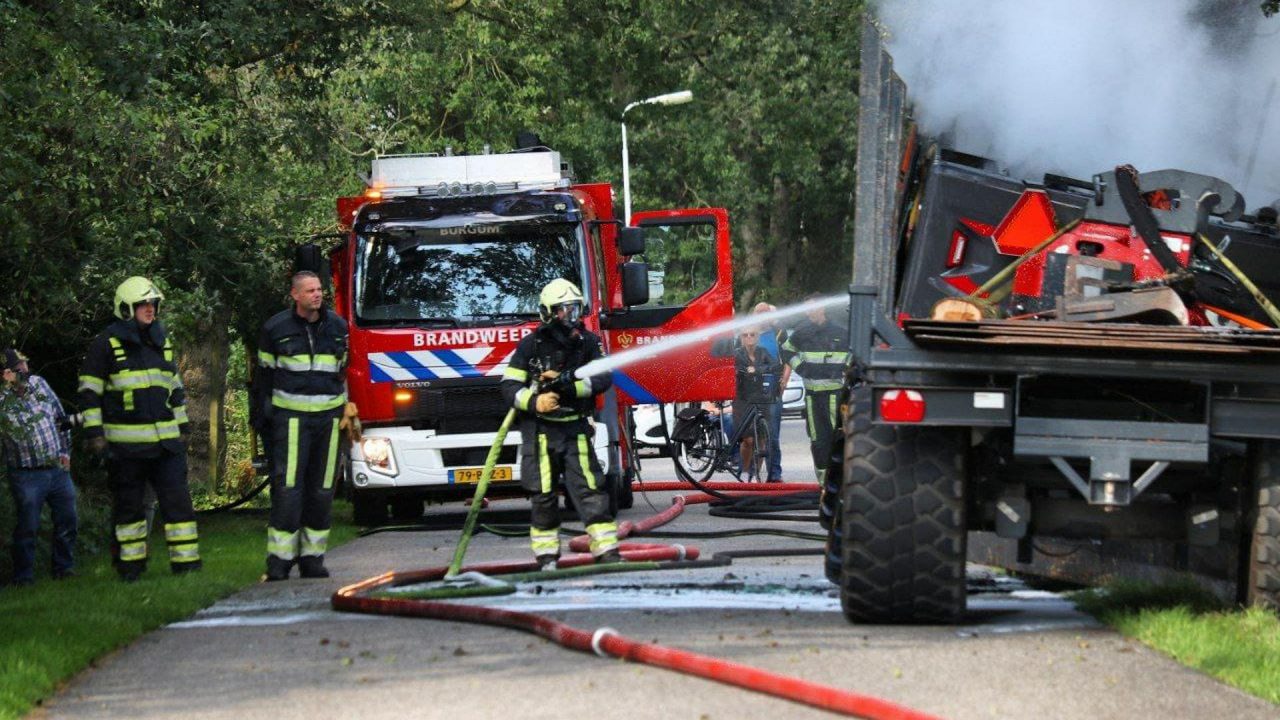 Mobiele kraan uitgebrand in Sumar