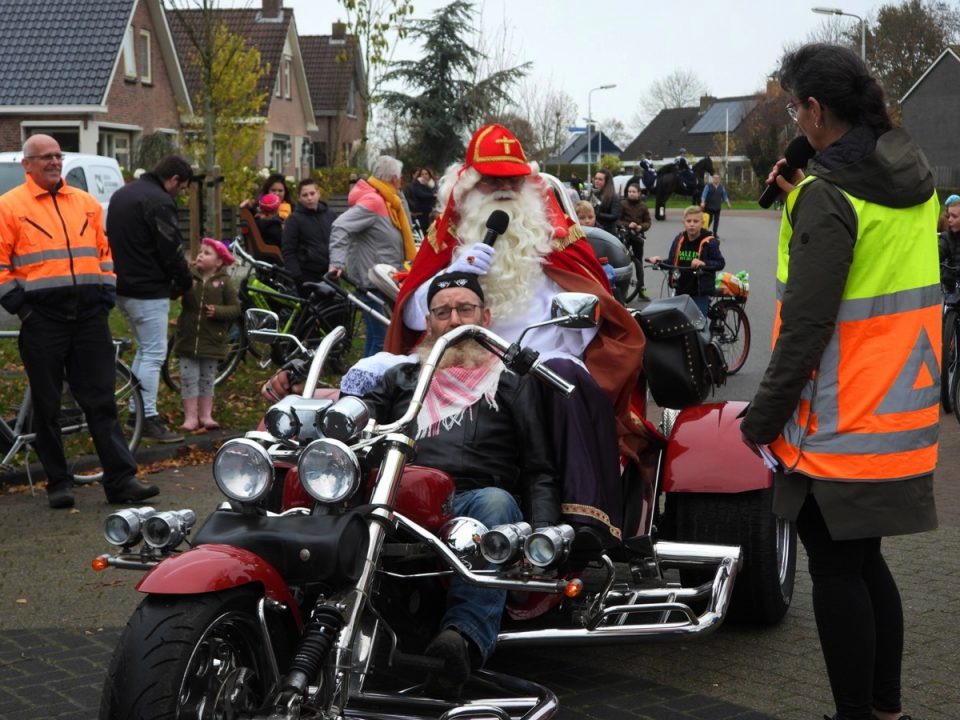 Mooi kinderfeest intocht Sint in Kollumerzwaag/Veenklooster