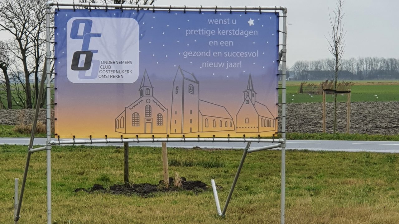 Onthulling van het nieuwe logo en spandoek met de kerstgroet van de Ocoo