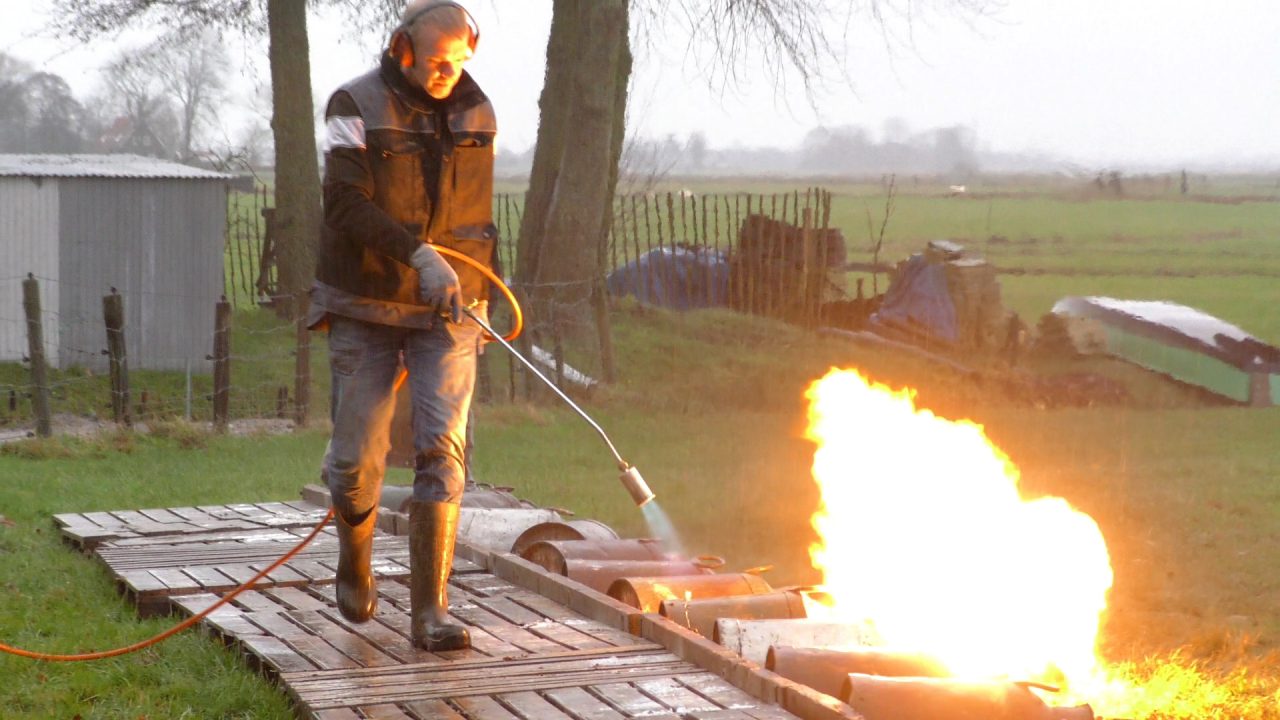 VIDEO: Carbidschieten in Mûnein en Jistrum