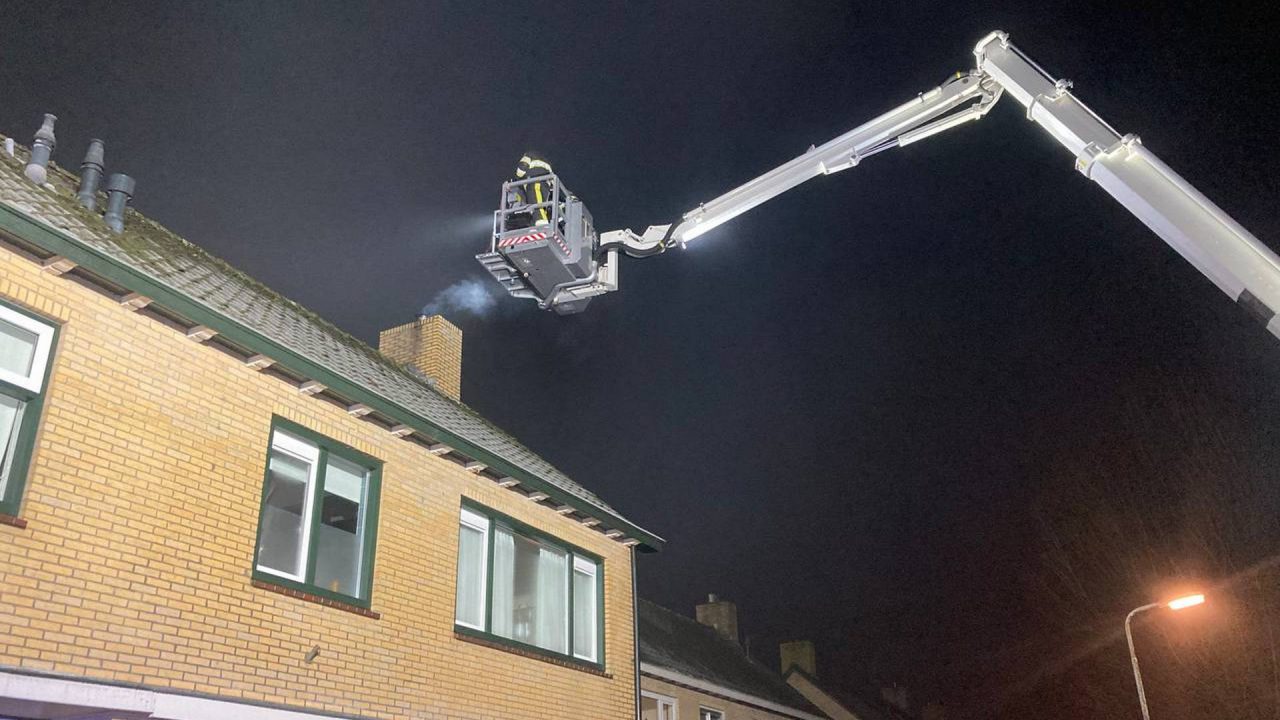 VIDEO: Schoorsteenbrand aan de Reidfjild in Tytsjerk