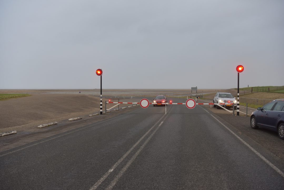 Veerdam Holwerd nu al afgesloten vanwege storm Eunice