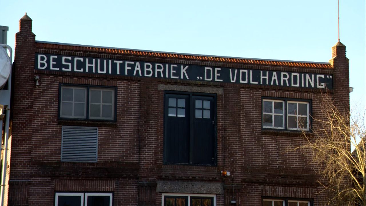 VIDEO: Van der Meulen sluit fabrieken in Hallum en Broeksterwâld - RTV