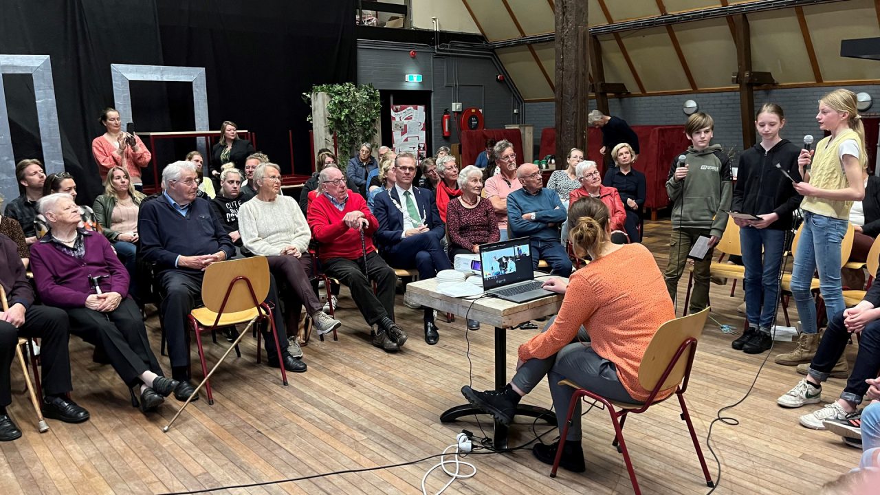VIDEO: Schoolkinderen Tytsjerk interviewen getuigen van de Tweede Wereldoorlog