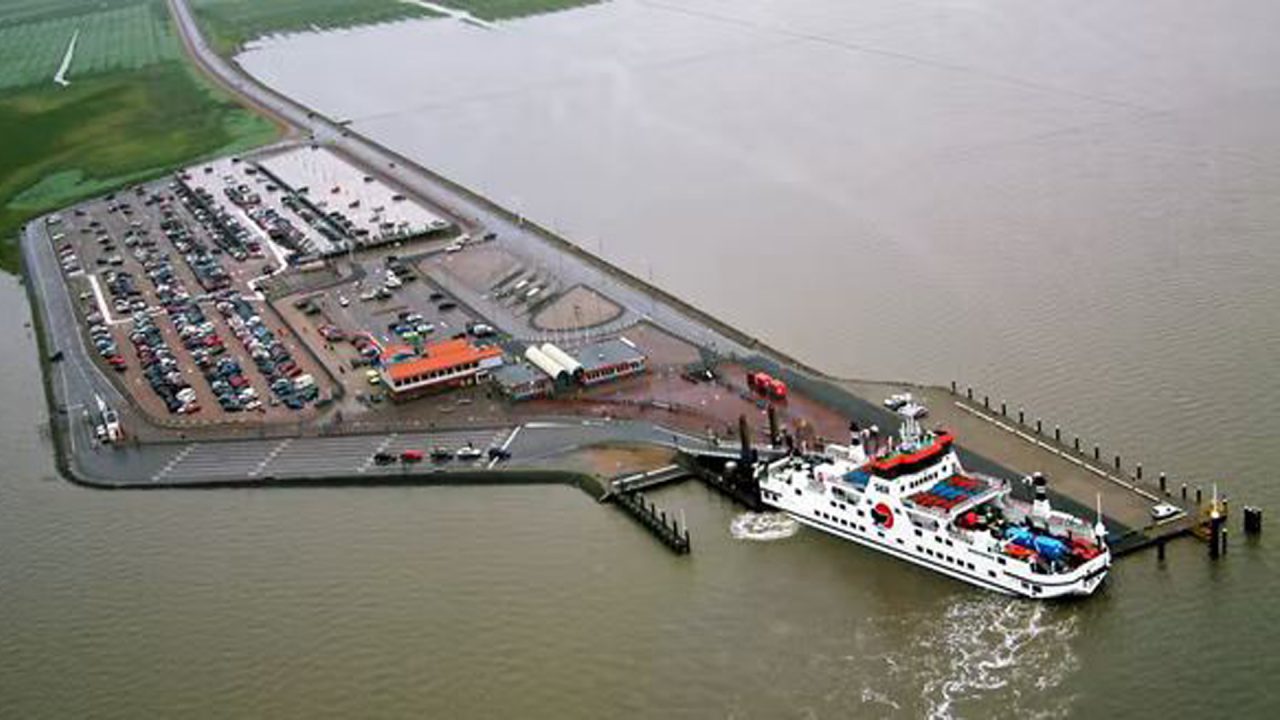 Wegwerkzaamheden toegangsweg veerdam Holwerd