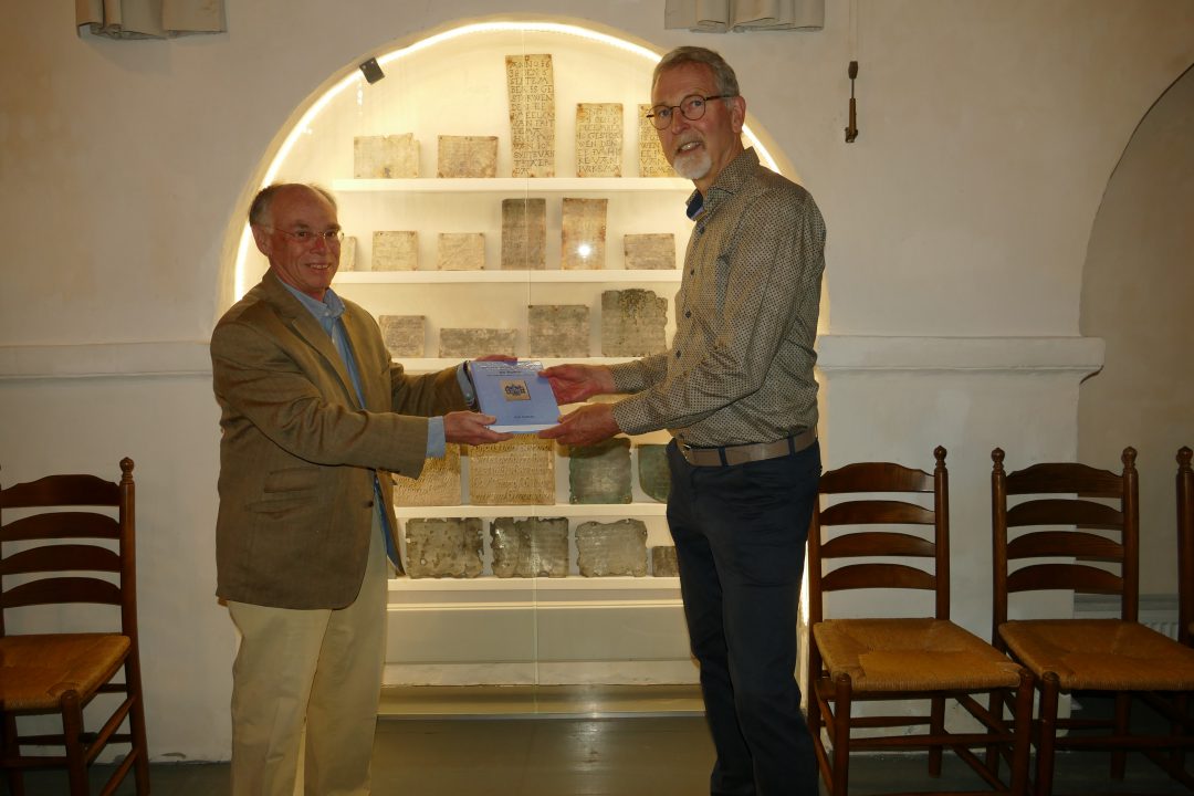 Familieboek De Rotte aangeboden in Alexanderkerk in Rinsumageast