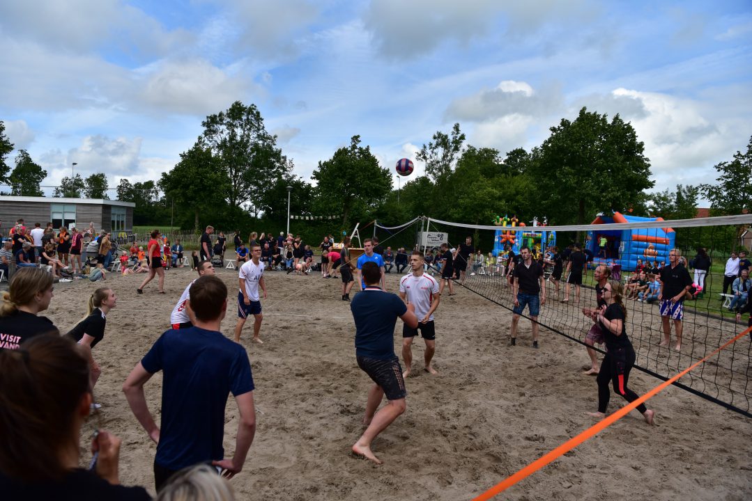 Ternaard Beach een sportieve dag