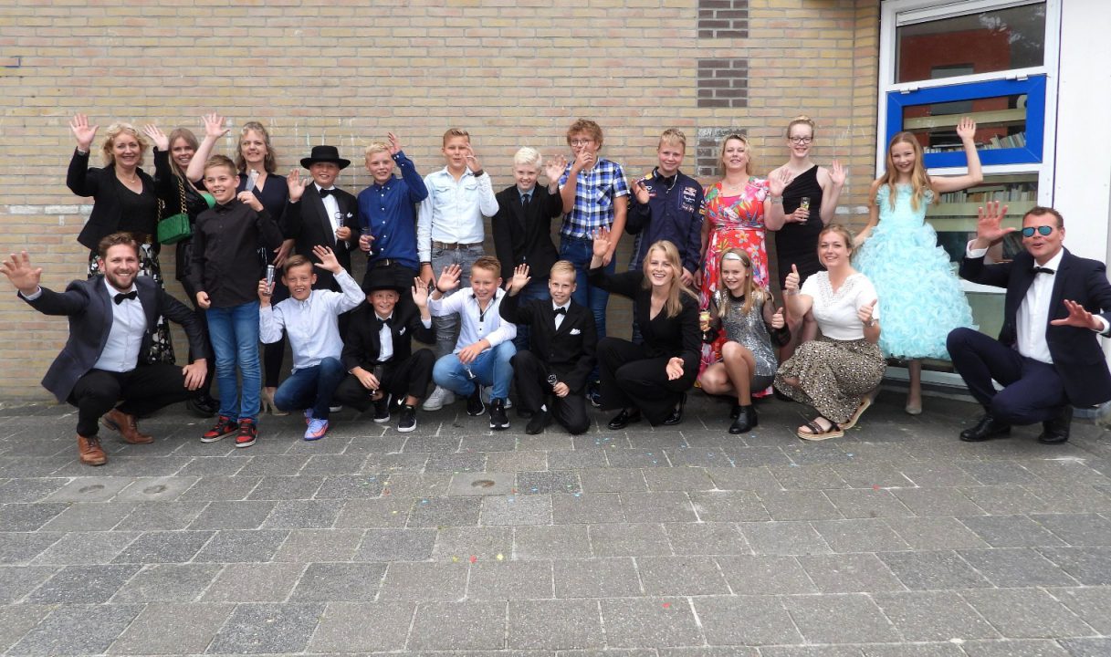 Filmpremière groep 8 op de JLS in Surhuizum - RTV NOF