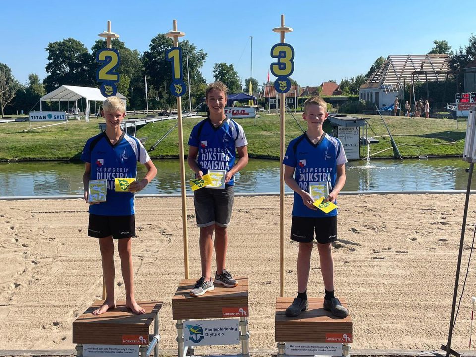 Ook voor 2e en 3e klasse fierljeppers uit Buitenpost waren er prijzen in IJlst