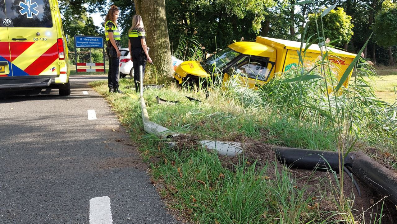Pakketbezorgster gewond bij eenzijdig ongeval in Eastermar